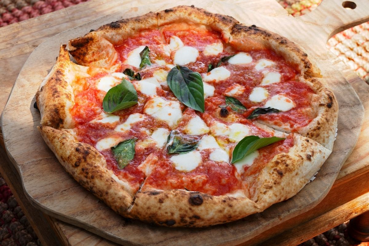 authentic margherita pizza
