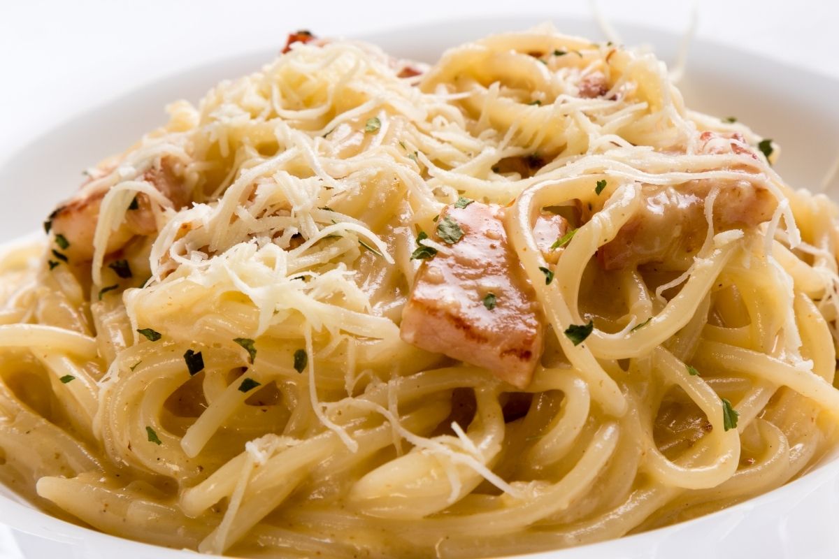 classic roman carbonara pasta