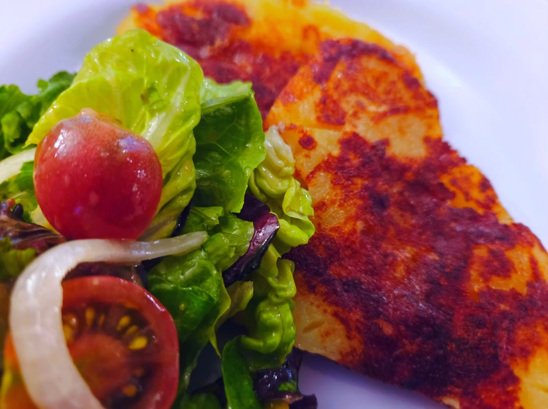 Frico pie served with lettuce and tomatoes